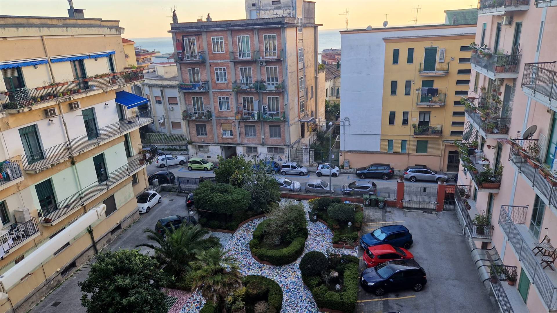 CENTRO, SALERNO, Apartment for rent of 125 Sq. mt., Good condition, Heating Individual heating system, Energetic class: G, placed at 4°, composed by: 