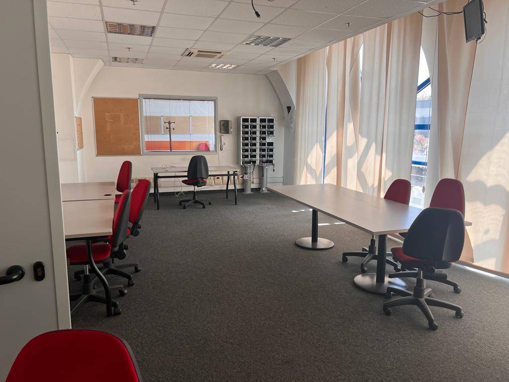 SAN LEONARDO / ARECHI / MIGLIARO, SALERNO, Office for rent of 308 Sq. mt., Excellent Condition, Heating Individual heating system, Energetic class: G,