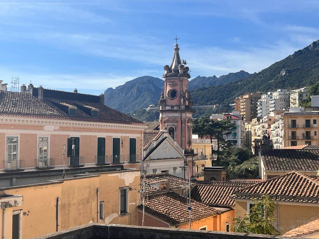 CENTRO STORICO, SALERNO, Apartment for sale of 115 Sq. mt., Good condition, Heating Individual heating system, Energetic class: G, placed at 3° on 4, 