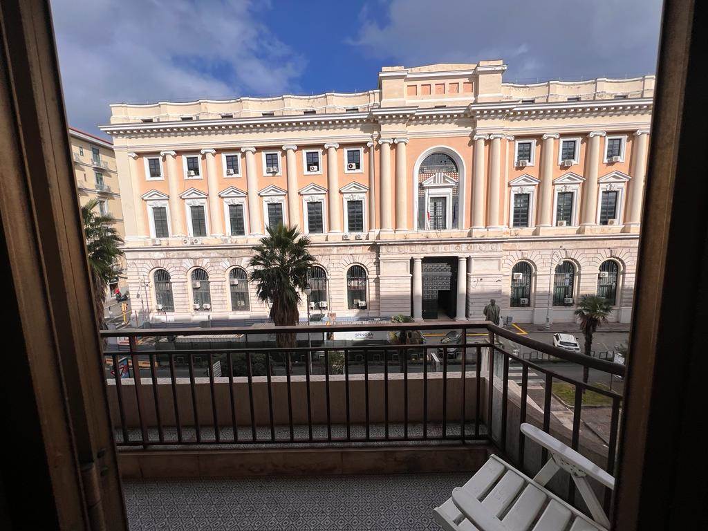 Corso Garibaldi- In una delle zone più prestigiose di Salerno, presentiamo una raffinata opportunità immobiliare: appartamento di 3 vani 