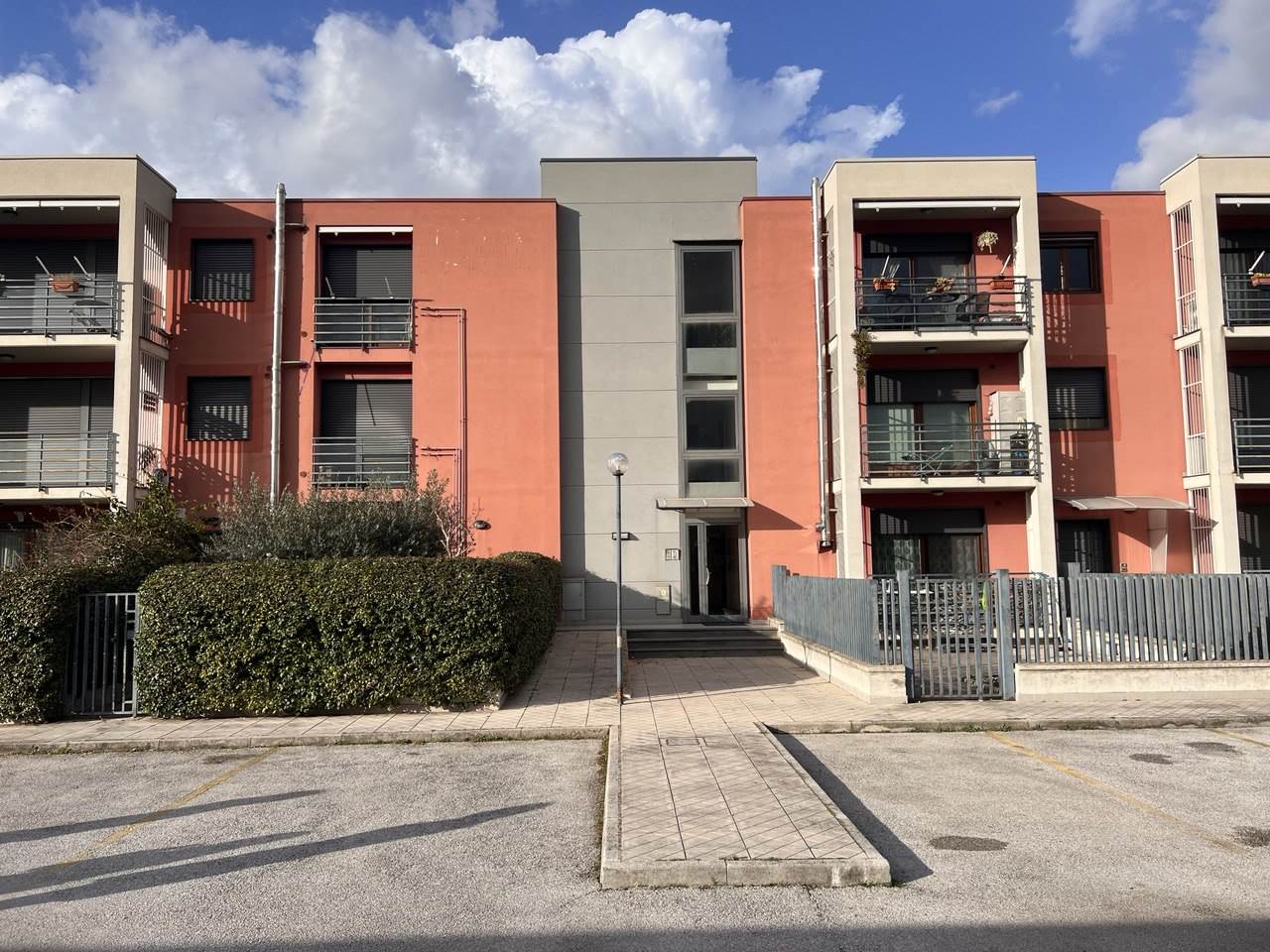 FRATTE, SALERNO, Apartment for sale of 80 Sq. mt., Almost new, Heating Individual heating system, Energetic class: G, placed at 1° on 3, composed by: 