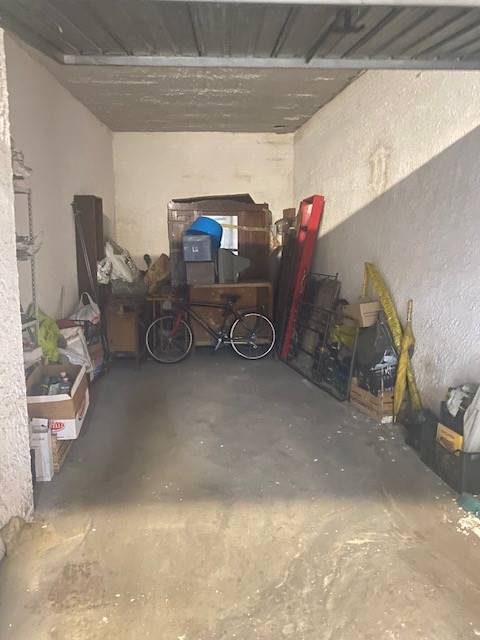 Garage / Posto auto in Via Calata San Vito 112 in zona Fratte a Salerno