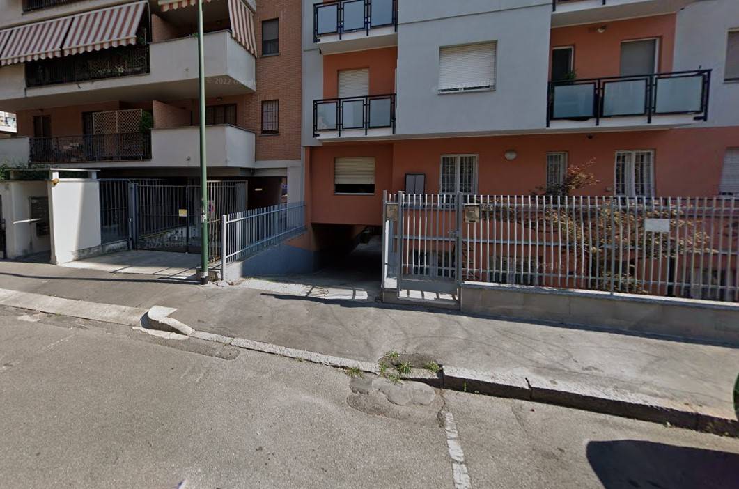 Rif CV/283 L'Abbruzzi Gruppo Immobiliare propone in zona Rondo', via Torino, box doppio sito al primo piano interrato di mq.30. Al prezzo di Euro 45.