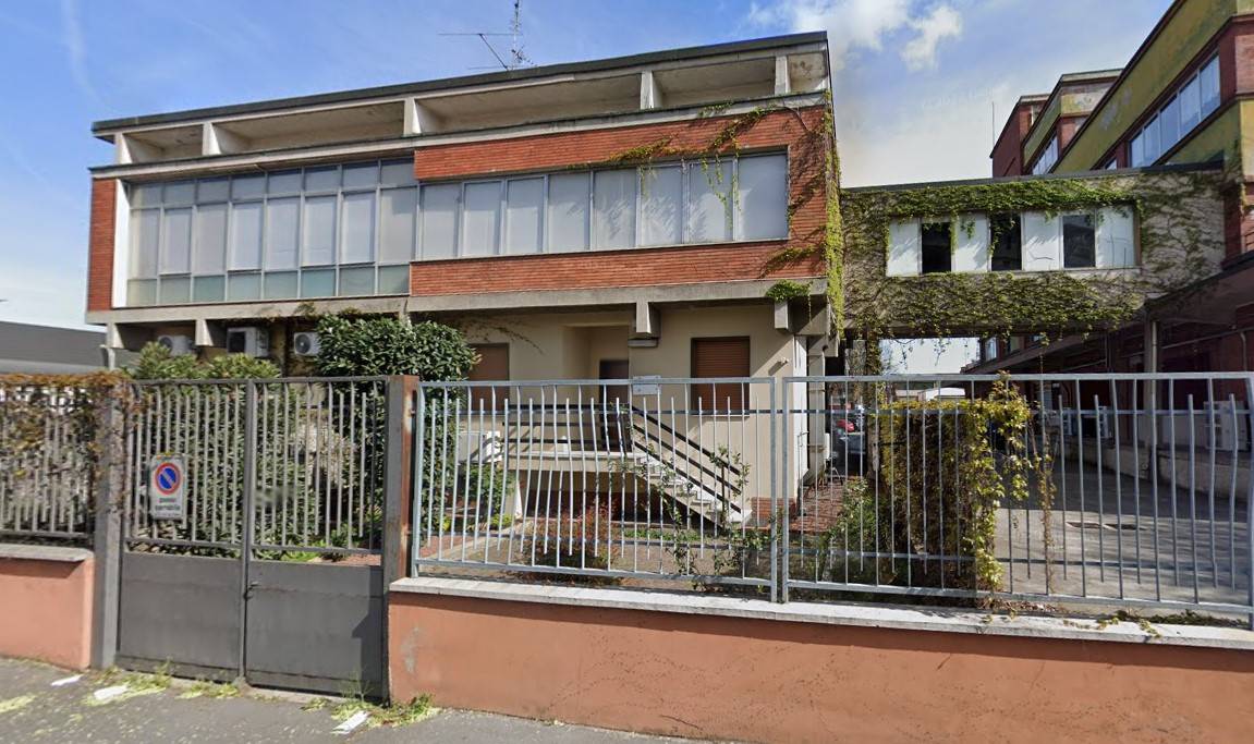 RIF CV/296 L'Abbruzzi Gruppo Immobiliare propone in Sesto San Giovanni, via Mazzini, in complesso industriale, a pochi passi dalla futura Citta 
