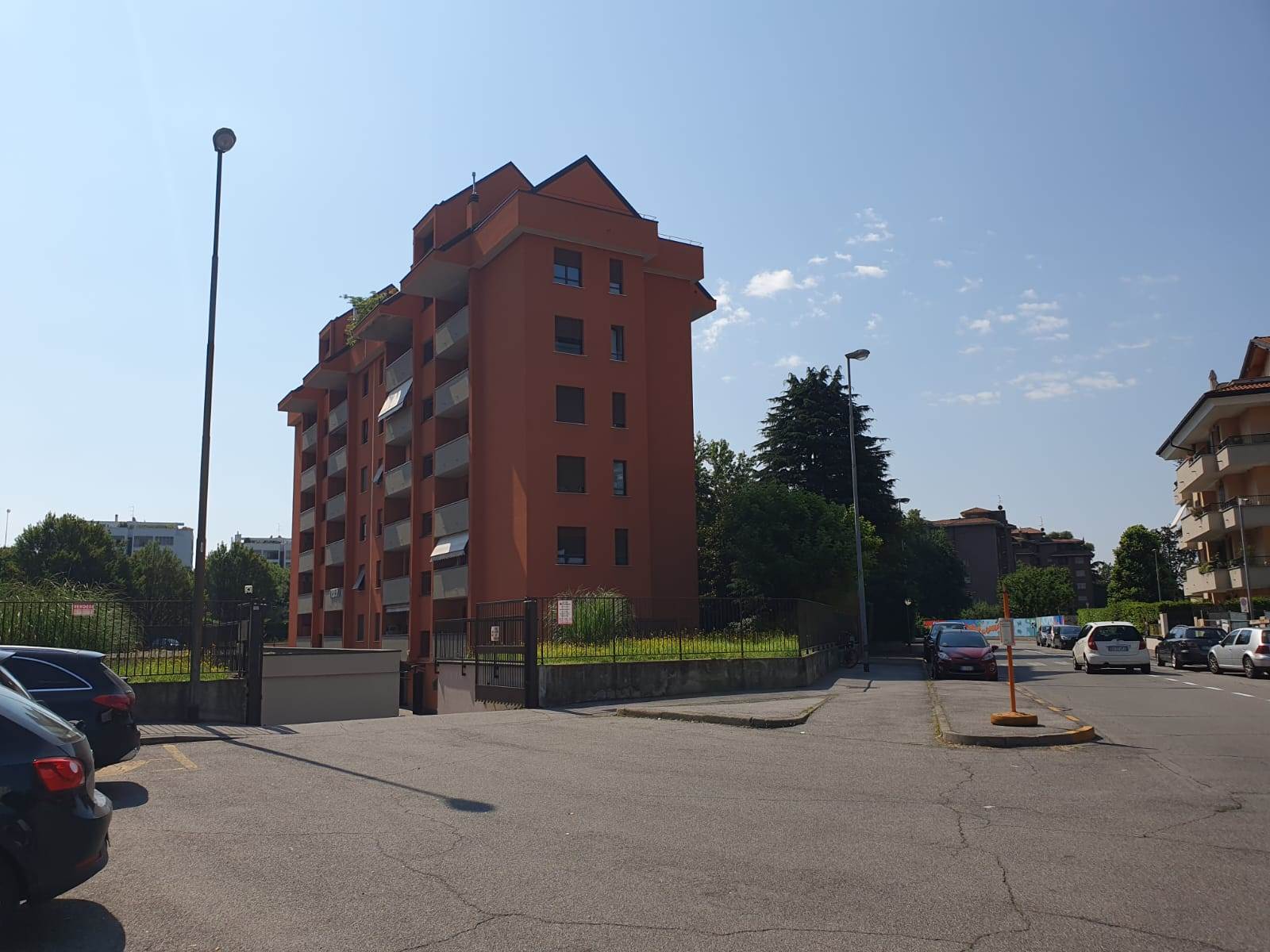 Rif 4/131 L'Abbruzzi Gruppo Immobiliare propone in Monza, zona San Fruttuoso, via Sorteni, in contesto residenziale signorile, box singolo di mq.14 