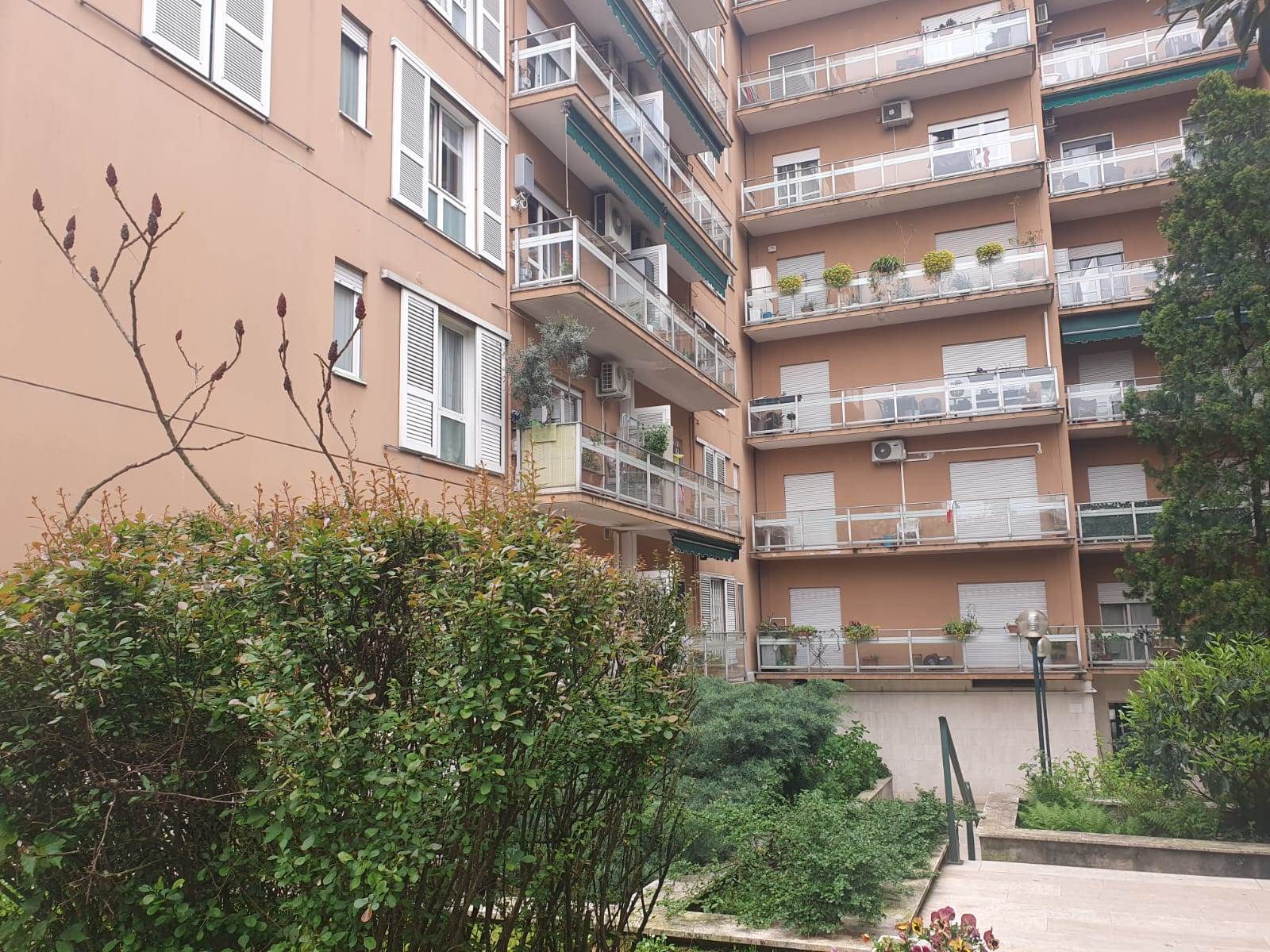 Rif: 1/128 L'Abbruzzi Gruppo Immobiliare propone in Sesto San Giovanni, Zona: Cascina Gatti, via Marzabotto, piccolo bilocale/ampio monolocale ben 