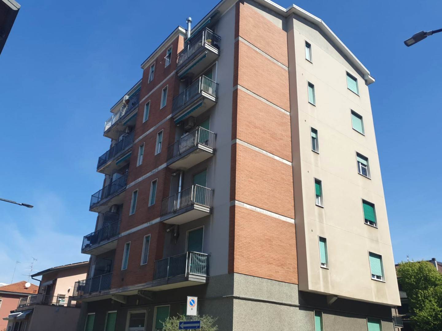 Rif 2/5912L'Abbruzzi Gruppo Immobiliare propone in Cinisello Balsamo, zona centrale, via Tasso, luminoso appartamento di 2 locali di mq.70 sito al 