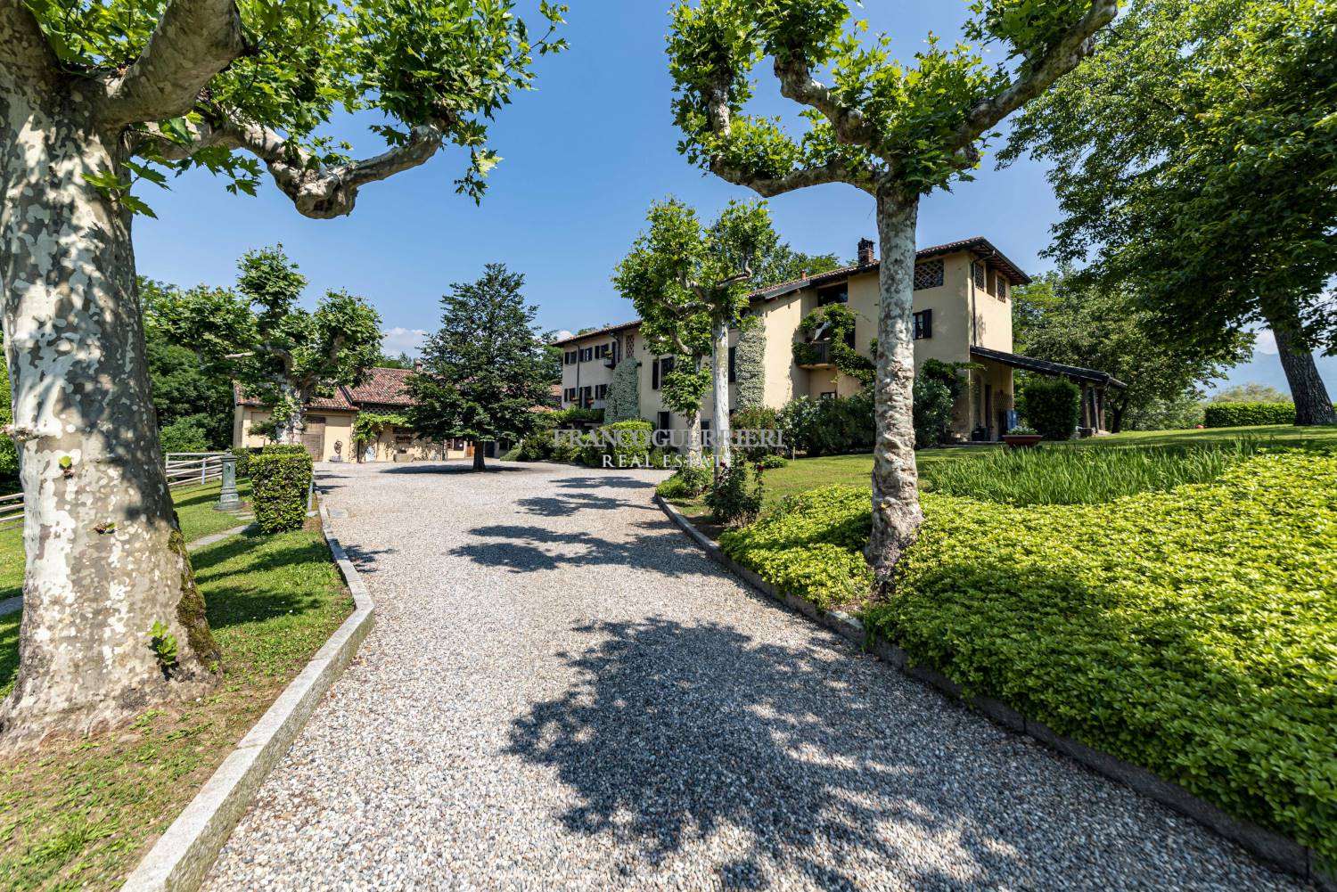 Villa in vendita a Rogeno Lecco