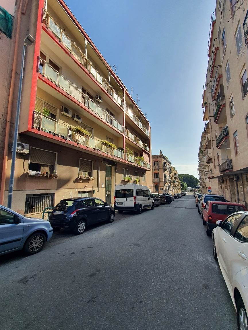 Quadrilocale in Via Canova 16 in zona c. Storico: Duomo, Via Garibaldi, C.so Cavour a Messina