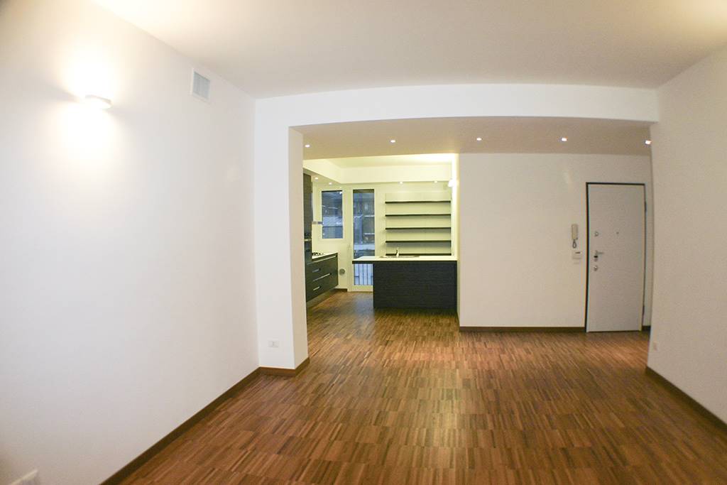 CORSO SEMPIONE 41 - Proponiamo Appartamento posto al 6° piano di mq. 130 così composto: soggiorno con cucina a vista, 2 bagni, 3 camere, lavanderia, 3 balconi. Solaio. Ristrutturato con impianto di 