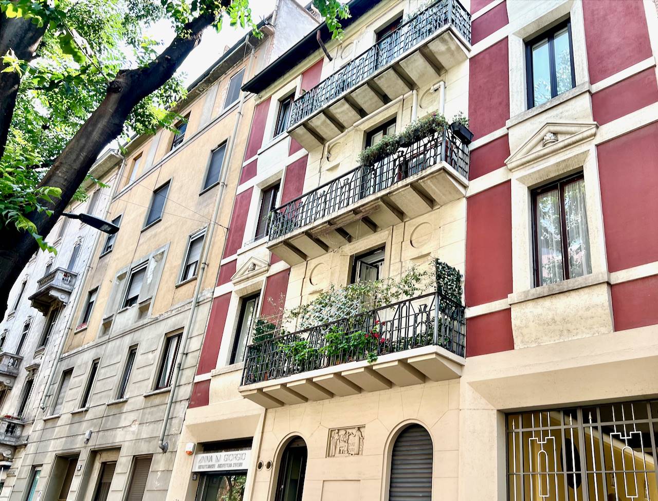 FIRENZE, MILANO, Apartment for sale of 90 Sq. mt., Excellent Condition, Heating Centralized, Energetic class: G, Epi: 175 kwh/m2 year, placed at 2° on 3, composed by: 3 Rooms, Show cooking, , 2 