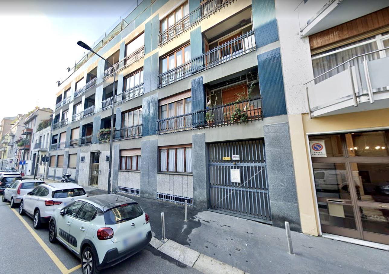 VIA ROMOLO GESSI 54 - AD.ZE WHASHINGTON - In contesto Signorile degli anni '70 con servizio di portineria e ascensore, proponiamo al piano primo 