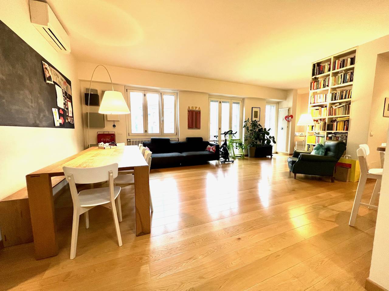 ISOLA, MILANO, Apartment for sale of 123 Sq. mt., Restored, Heating Centralized, Energetic class: D, placed at 2° on 8, composed by: 3 Rooms, Show cooking, , 2 Bedrooms, 2 Bathrooms, Elevator, Price: 