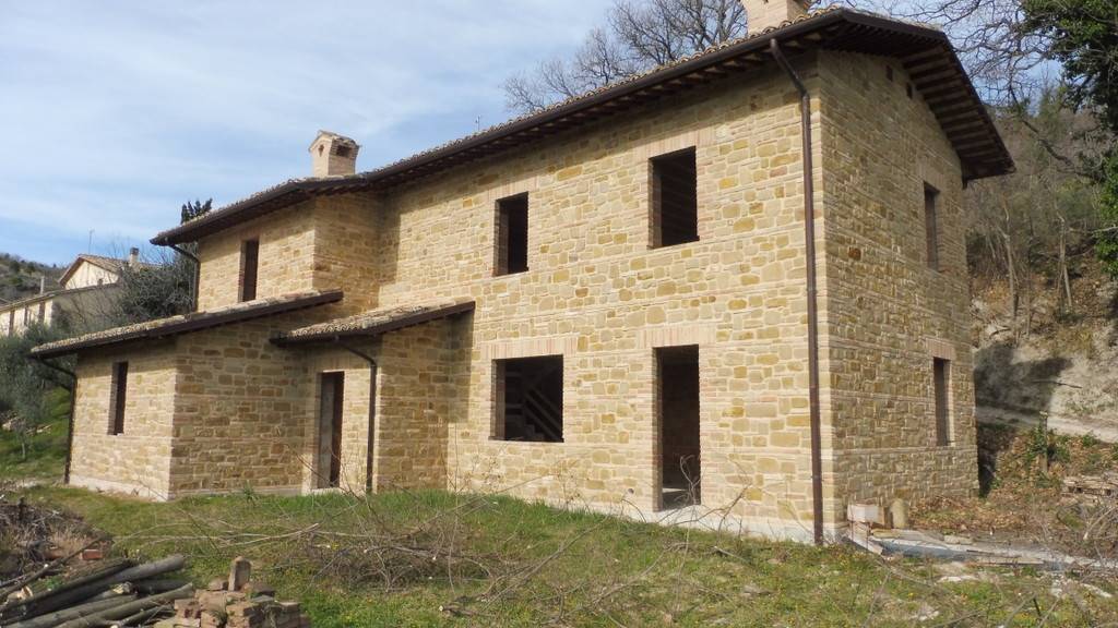 Rustico casale in nuova costruzione a San Severino Marche