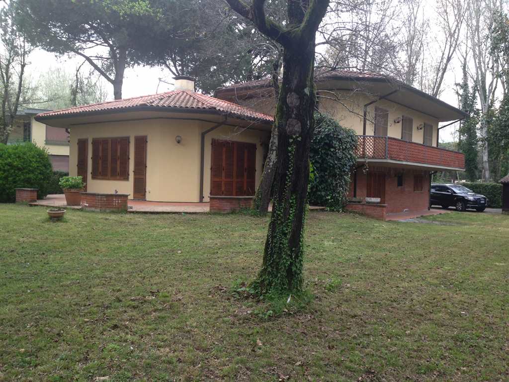 Villa in zona Ronchi a Massa