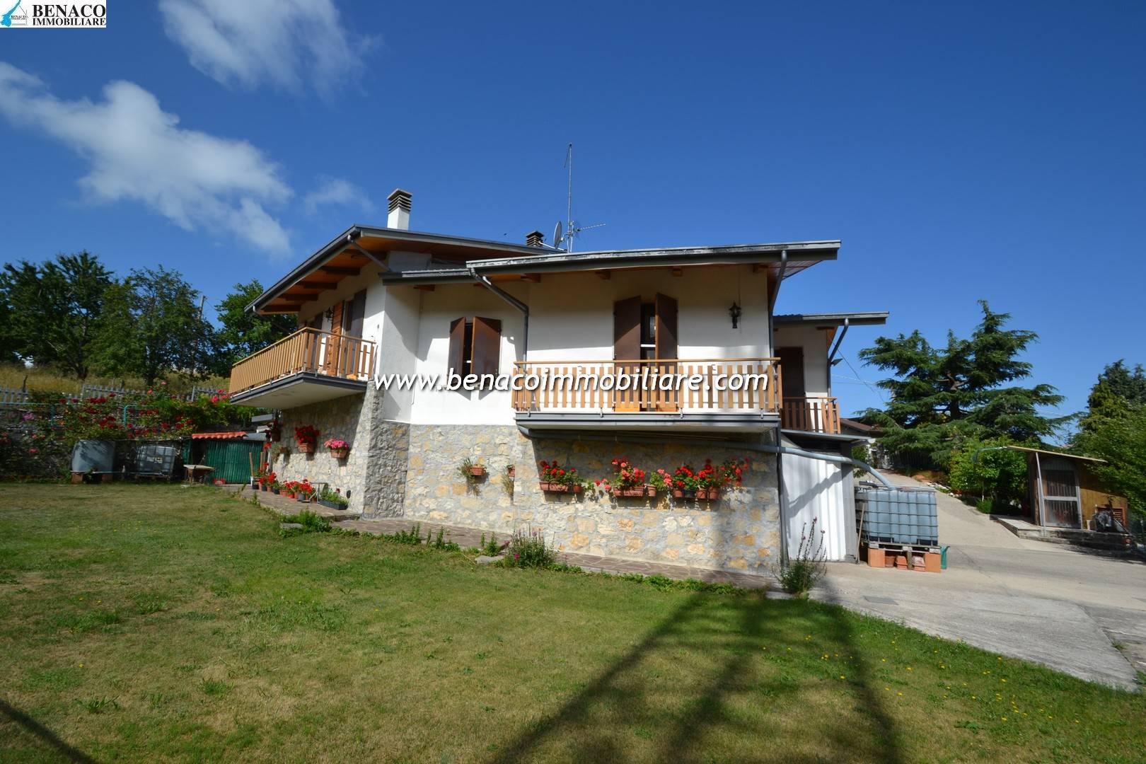 Villa in Via Prada Alta in zona Prada a San Zeno di Montagna