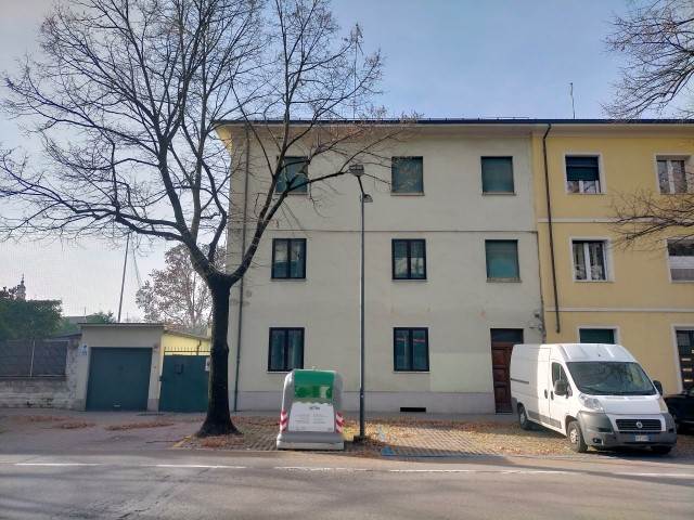 Casa semi indipendente da ristrutturare in zona Barilla Center - V.le Fratti a Parma