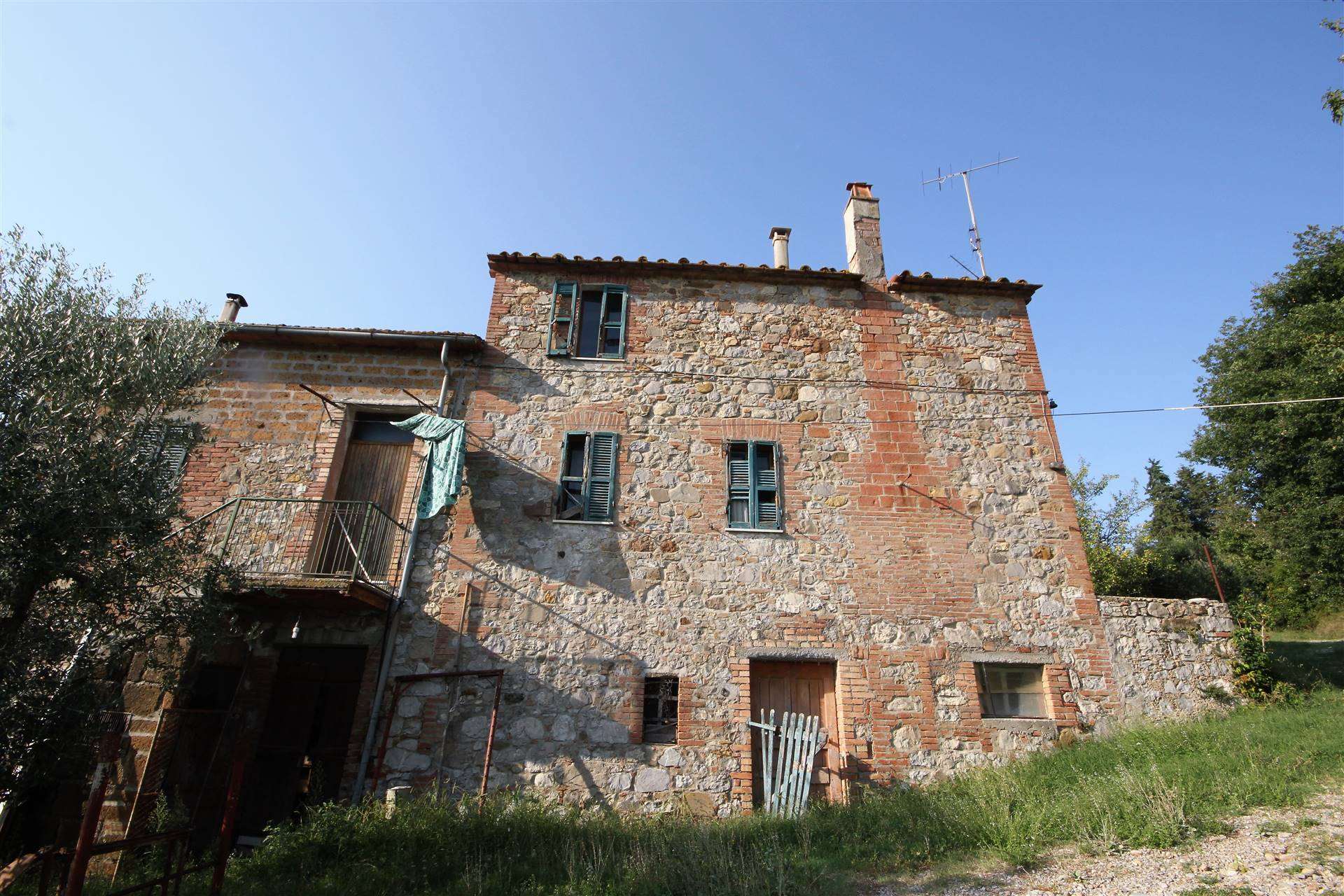 Rustico casale in Via Delle Querce in zona Colle Alto e Basso a Monteleone D'Orvieto