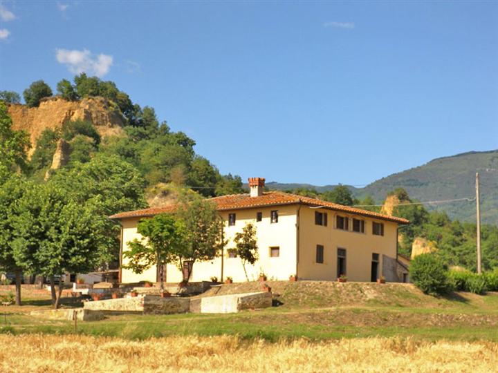 Rustico casale in zona Castelfranco di Sopra a Castelfranco Piandisco