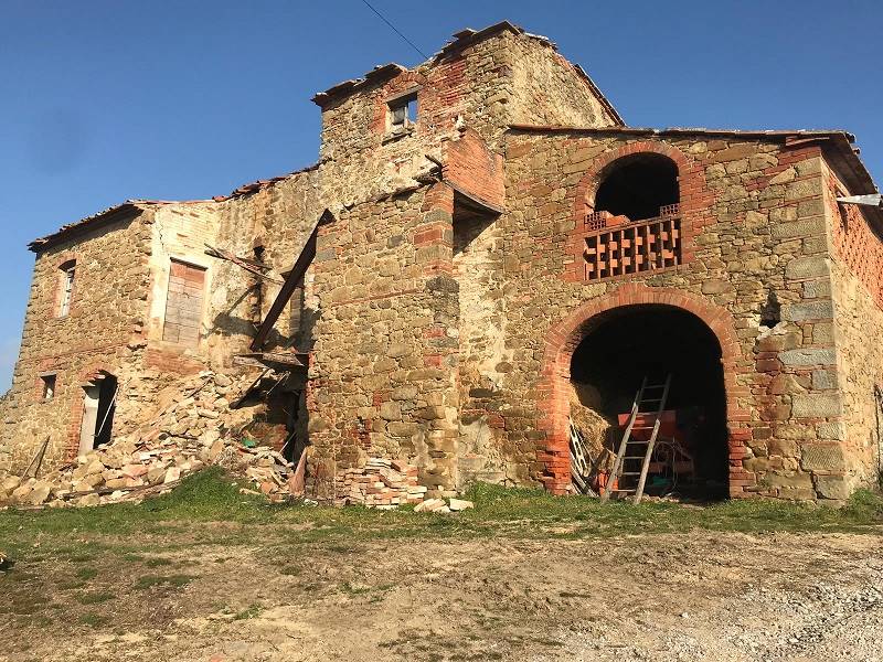 Rustico casale da ristrutturare in zona Ciggiano a Civitella in Val di Chiana