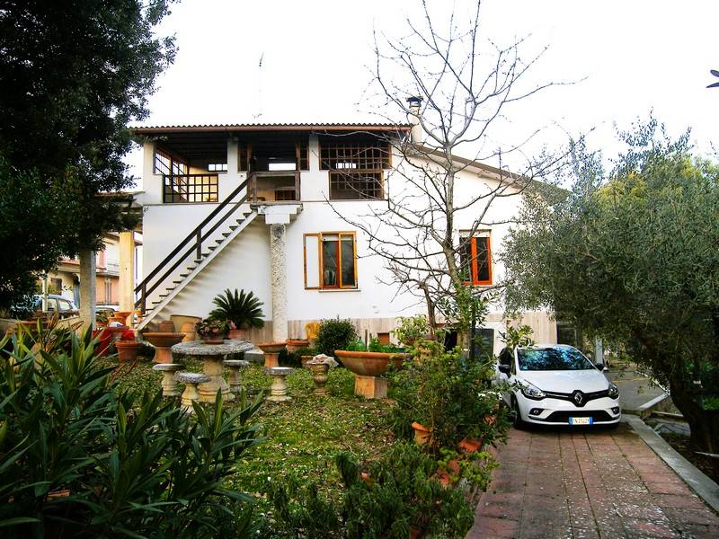 Casa singola in zona Bettolle a Sinalunga