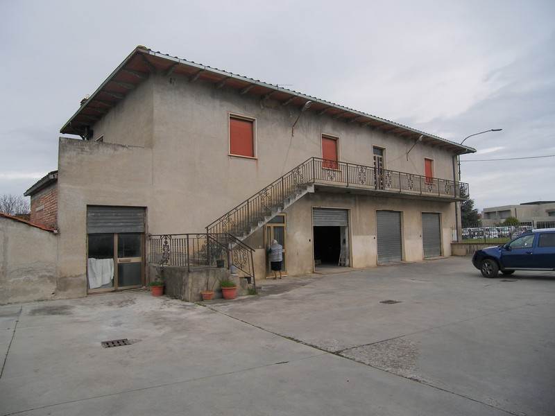 Casa singola da ristrutturare in zona Torrita a Torrita di Siena