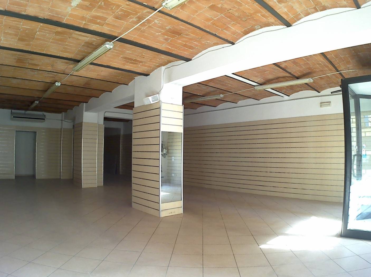 CENTRO CITTÀ, GROSSETO, Store for rent of 220 Sq. mt., Good condition, Heating Individual heating system, Energetic class: C, placed at Ground on 2, 