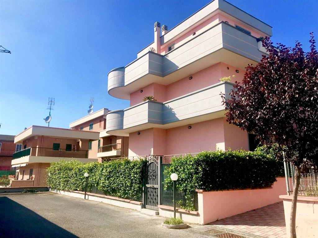 TORVERGATA, ROMA, Apartment for rent of 80 Sq. mt., Excellent Condition, Heating Individual heating system, Energetic class: G, placed at Ground on 2, composed by: 3 Rooms, Kitchenette, , 2 Bedrooms, 