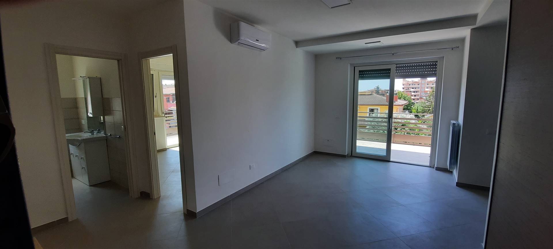 ROMA, SELVA CANDIDA, a pochi minuti dal GRA in zona tranquilla, affittiamo un Appartamento di Nuova costruzione di circa 65 mq su due livelli, sito al 2° piano su 3 di una palazzina in cortina 
