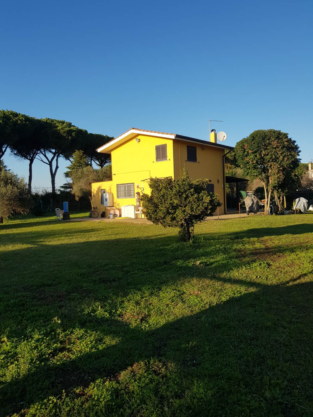 OLGIATA, ROMA, Villa for sale of 100 Sq. mt., Good condition, Heating Individual heating system, Energetic class: G, placed at Ground on 1, composed by: 2 Rooms, Kitchenette, , 2 Bedrooms, 2 