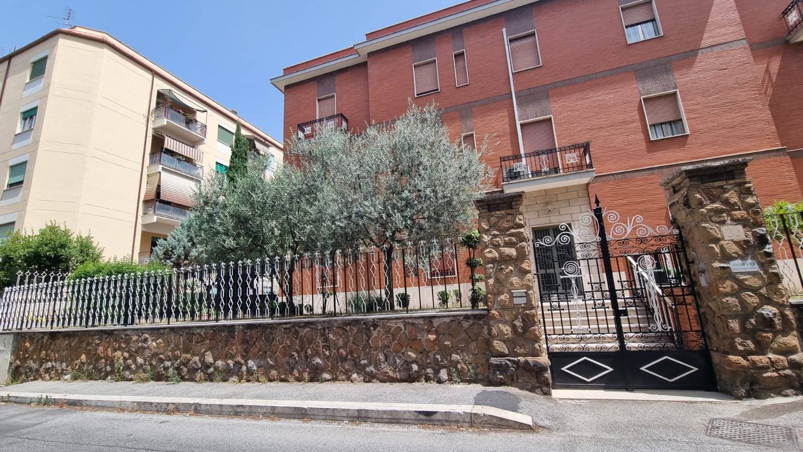 TUFELLO, ROMA, Room/Bedroom for rent of 20 Sq. mt., Excellent Condition, Heating Centralized, Energetic class: G, Epi: 175 kwh/m2 year, placed at 2° 
