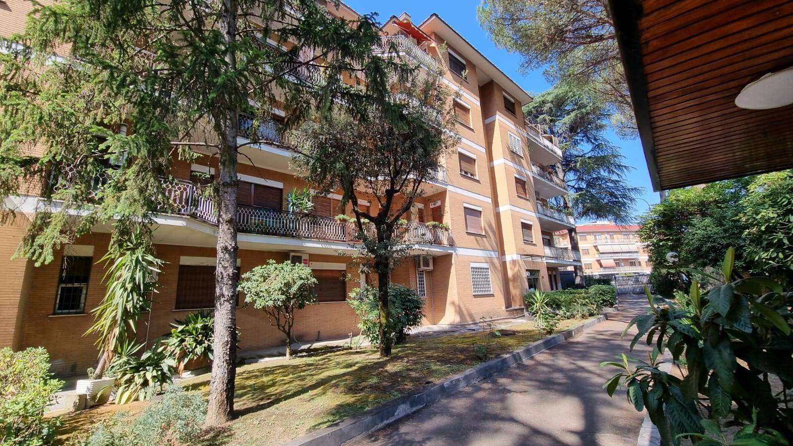 NUOVO SALARIO, ROMA, Apartment for rent of 115 Sq. mt., Good condition, Heating Centralized, Energetic class: G, Epi: 175 kwh/m2 year, placed at 1° 