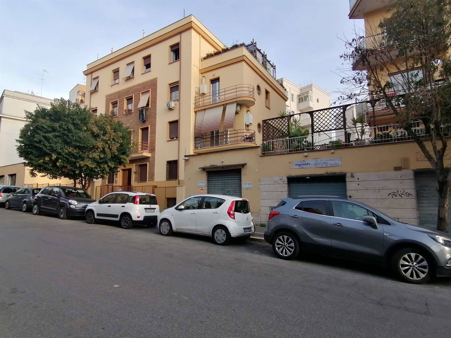 MONTEVERDE, ROMA, Store for rent of 45 Sq. mt., Excellent Condition, Energetic class: G, Epi: 175 kwh/m3 year, placed at Ground, composed by: 2 Rooms, 1 Bathroom, Price: € 690