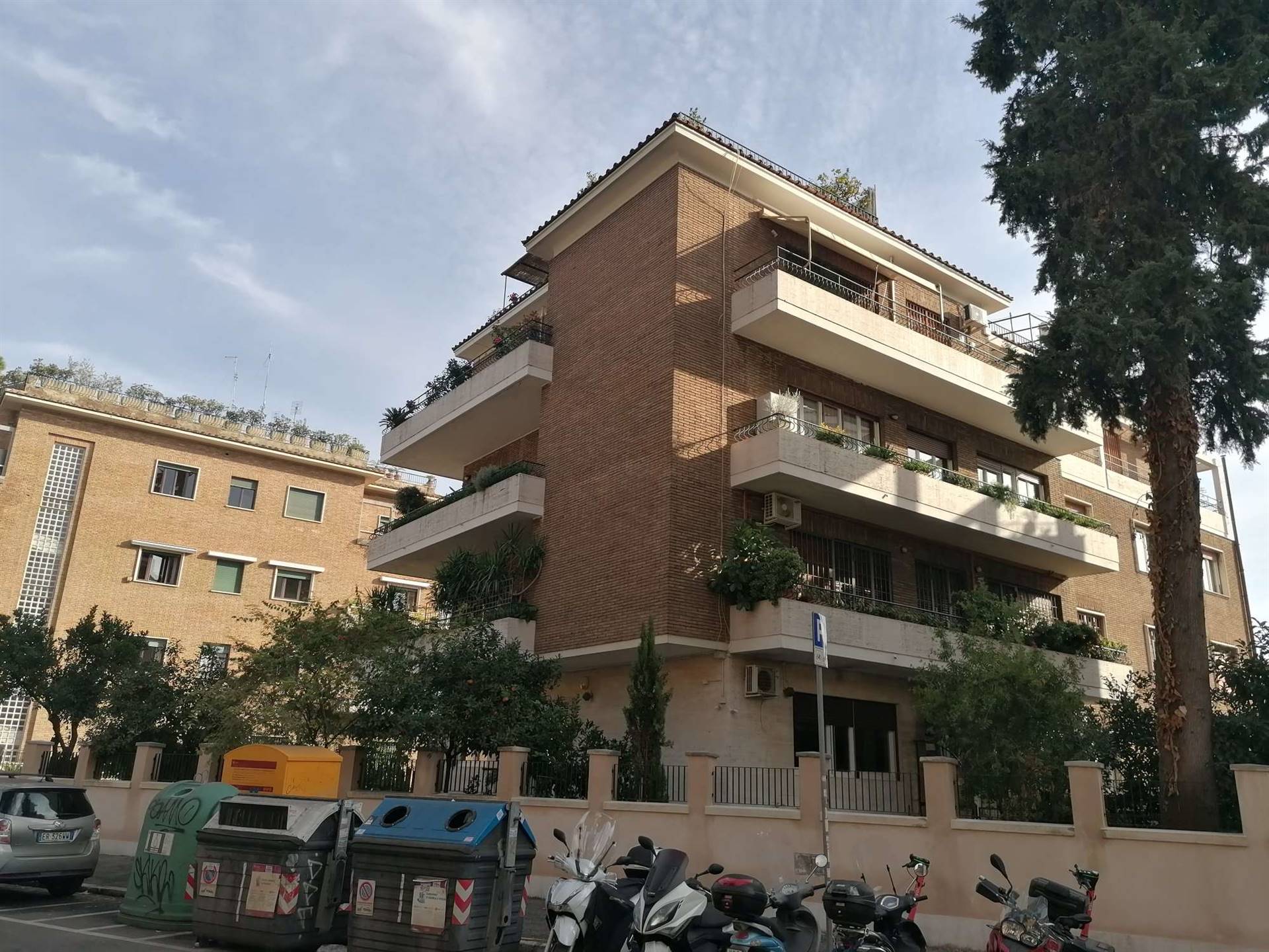 AVENTINO, ROMA, Apartment for rent of 88 Sq. mt., Excellent Condition, Heating Individual heating system, Energetic class: G, Epi: 175 kwh/m2 year, placed at Ground on 3, composed by: 3 Rooms, 