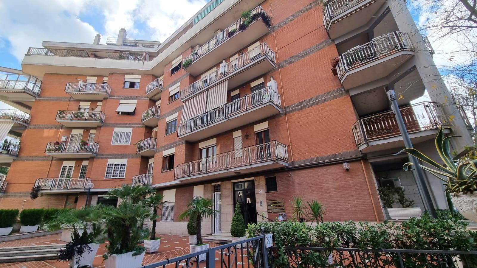 TALENTI, ROMA, Apartment for sale of 110 Sq. mt., Habitable, Heating Centralized, Energetic class: G, Epi: 175 kwh/m2 year, placed at 3° on 5, 