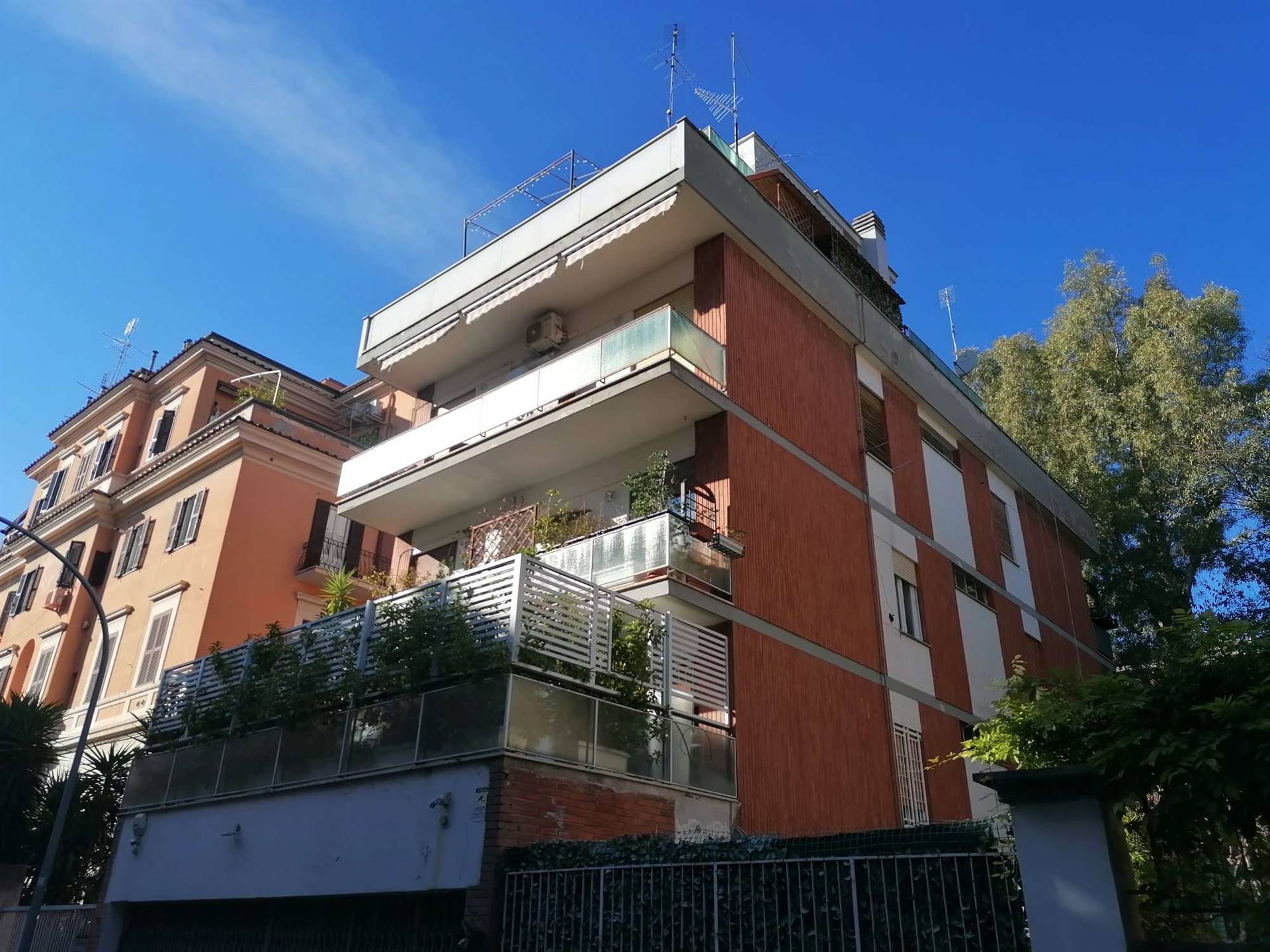 COLLI ALBANI, ROMA, Apartment for rent of 70 Sq. mt., Excellent Condition, Heating Individual heating system, Energetic class: G, placed at 3° on 5, 
