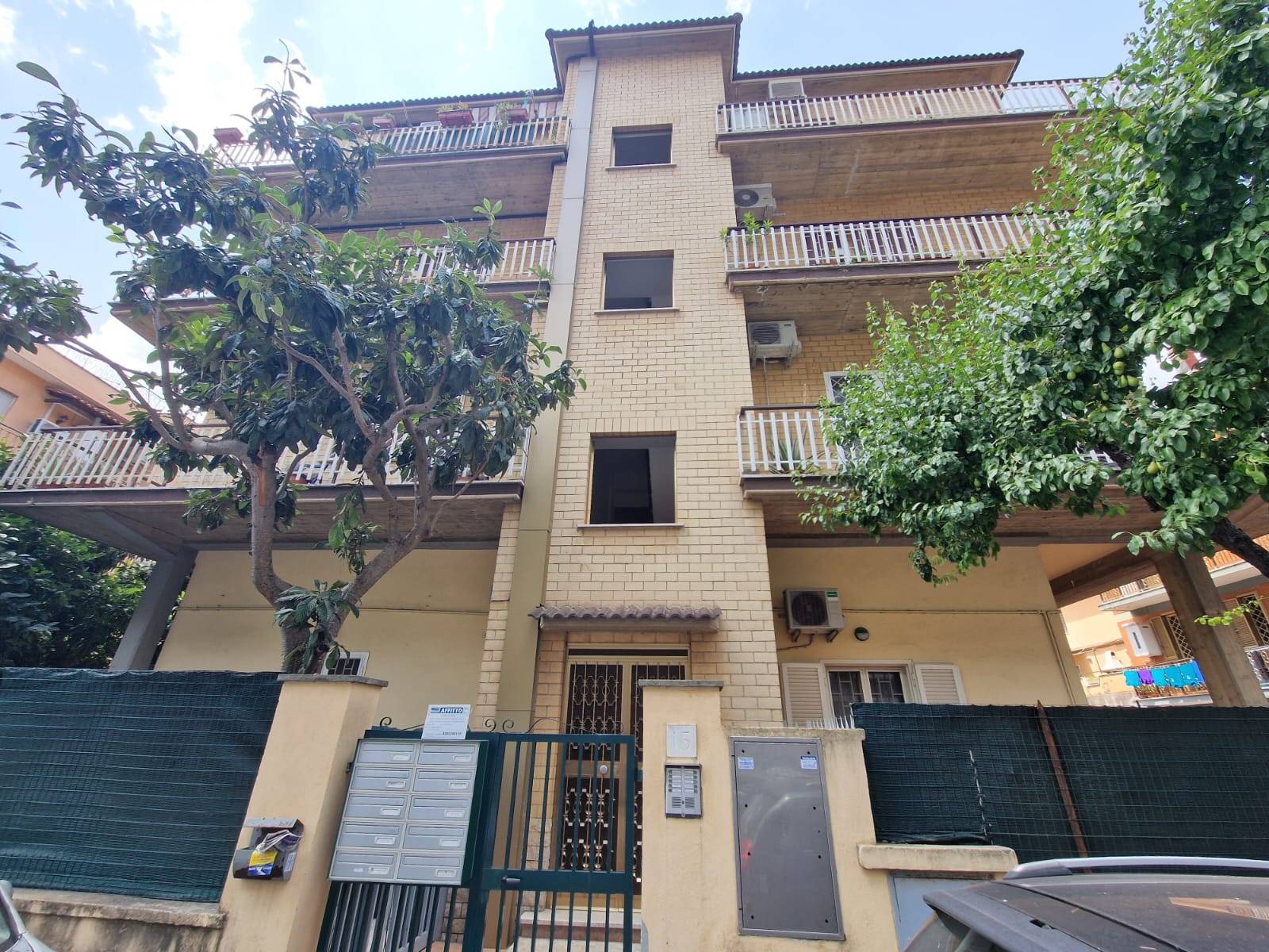SPINACETO, ROMA, Apartment for sale of 30 Sq. mt., Good condition, Heating Individual heating system, Energetic class: F, placed at 3°, composed by: 1 Room, Kitchenette, 1 Bedroom, 1 Bathroom, 