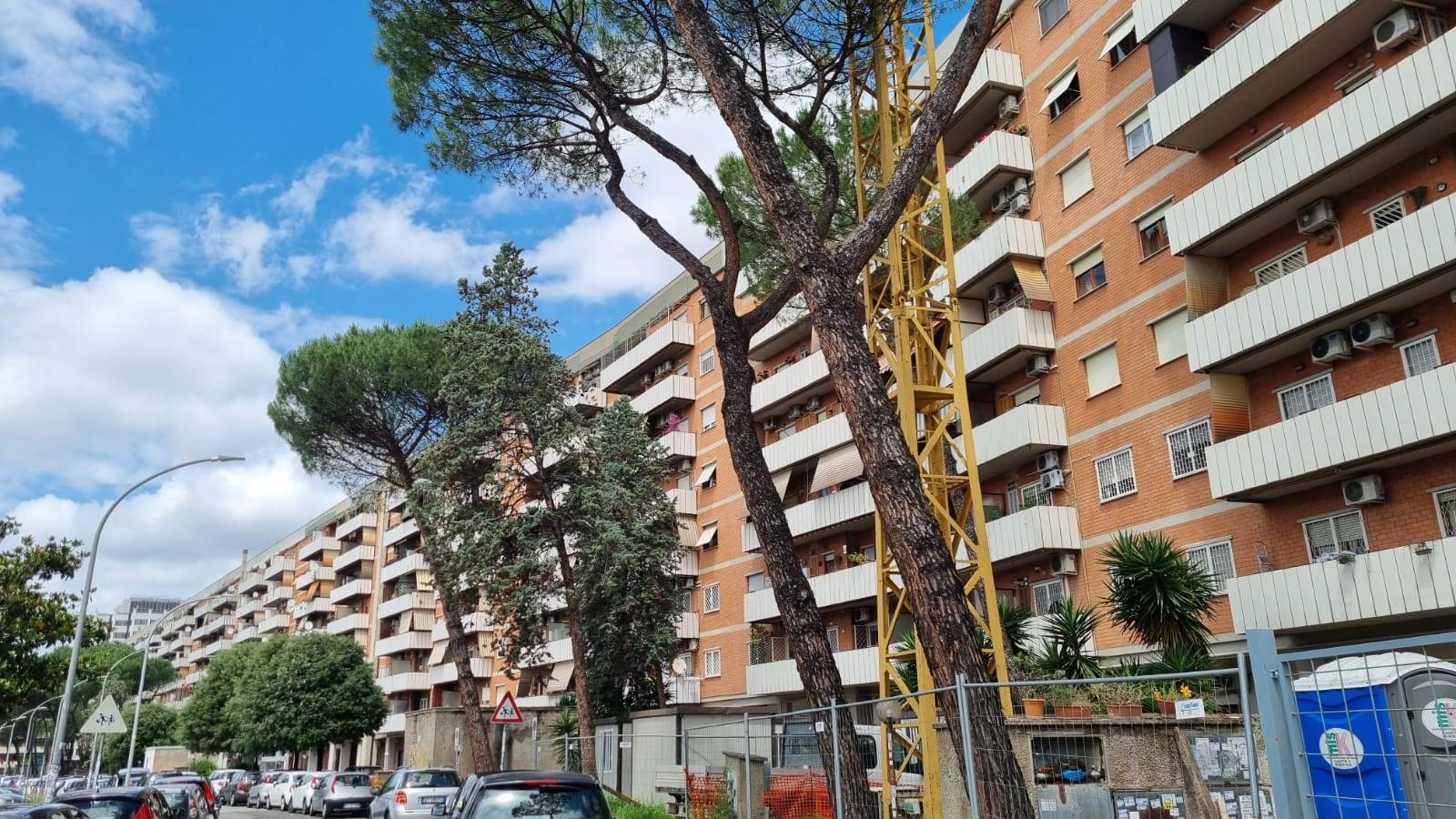 CINECITTÀ, ROMA, Apartment for sale of 100 Sq. mt., Good condition, Heating Individual heating system, Energetic class: G, Epi: 175 kwh/m2 year, placed at 4° on 7, composed by: 3.5 Rooms, Separate 