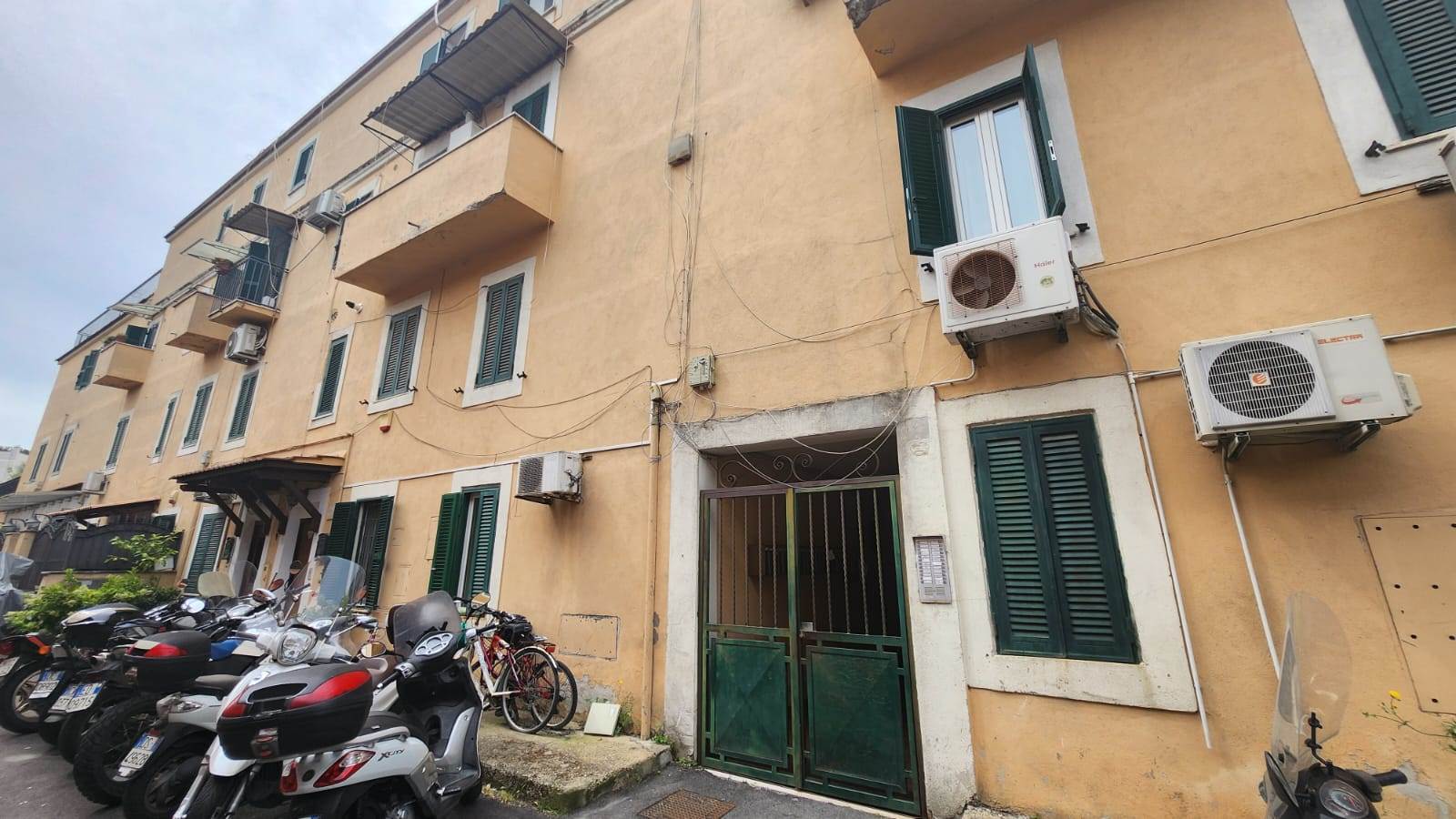 TUSCOLANO, ROMA, Loft for rent of 1 Sq. mt., Good condition, Heating Individual heating system, Energetic class: G, Epi: 175 kwh/m2 year, placed at Ground, composed by: 1 Room, Kitchenette, 1 Bedroom,