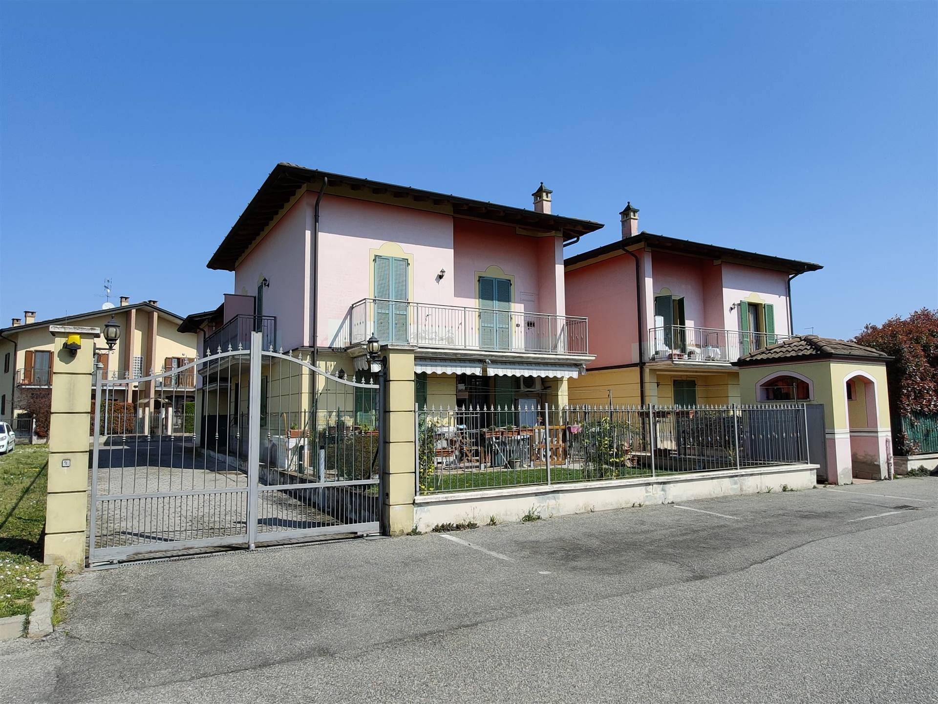 CASALETTO CEREDANO, Apartment for sale of 43 Sq. mt., Excellent Condition, Heating Individual heating system, Energetic class: E, placed at 1° on 2, 