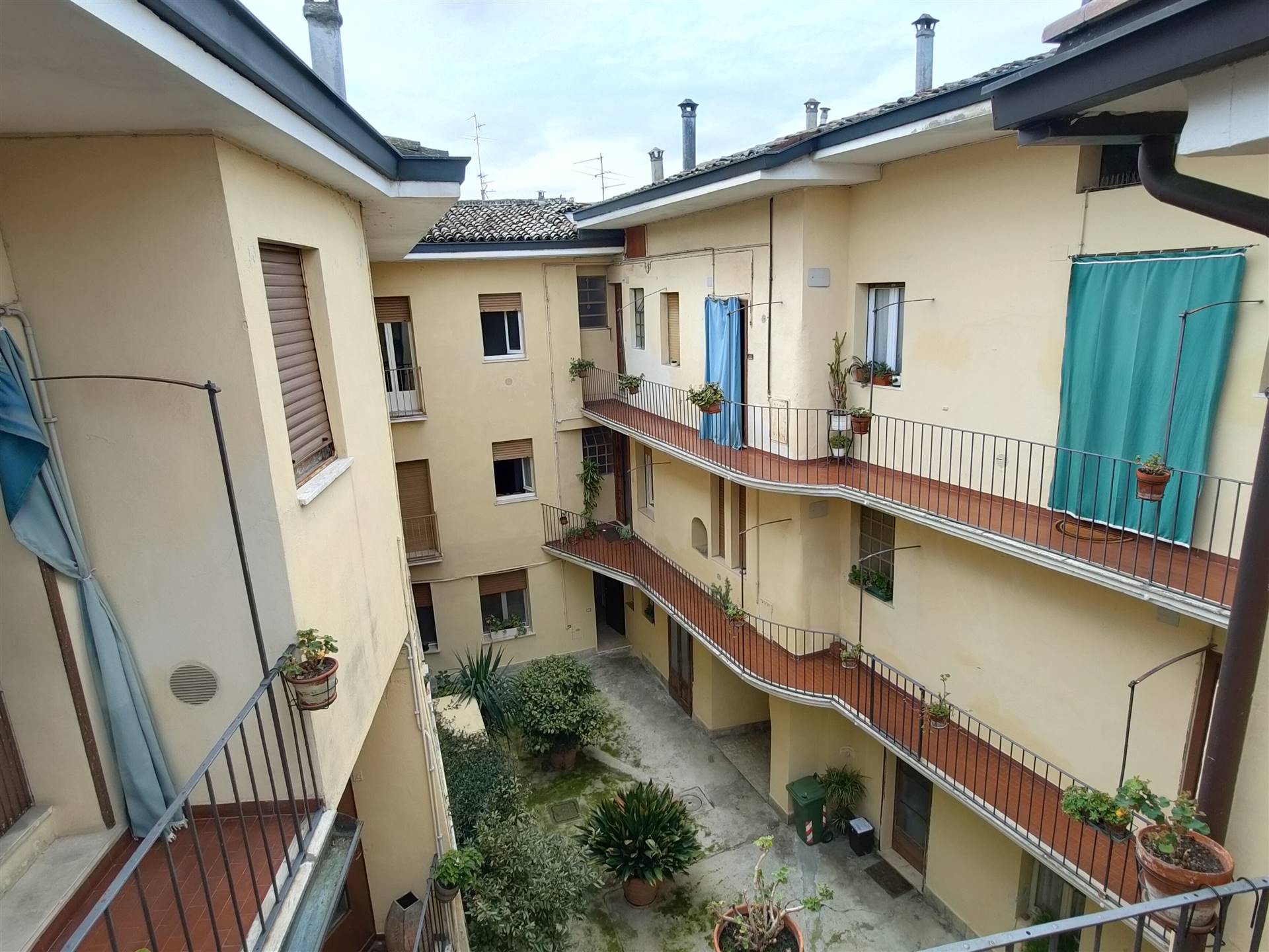 CITTÀ BASSA, LODI, Palace for sale of 680 Sq. mt., Energetic class: G, composed by: 40 Rooms, 30 Bedrooms, 13 Bathrooms, Cellar, Price: € 630,000