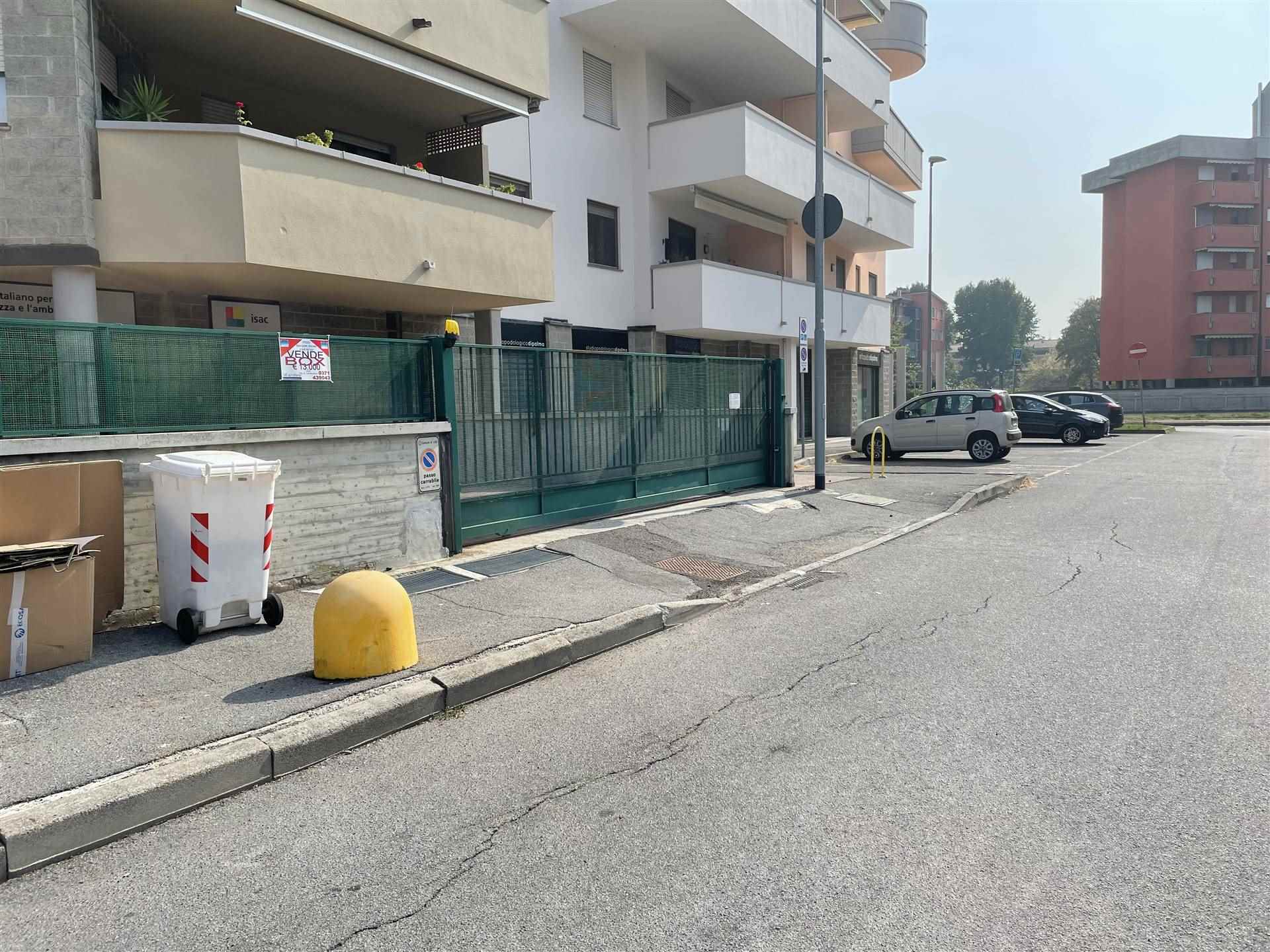 Garage / Posto auto in Piazza Gobetti 1 in zona San Fereolo a Lodi