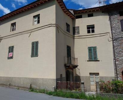 Palazzo in vendita a Borgo a Mozzano Lucca Dezza