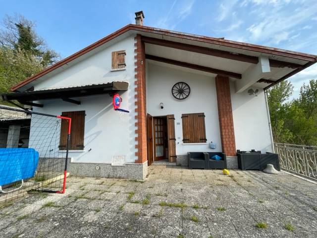 Casa singola abitabile in zona Carviano a Grizzana Morandi