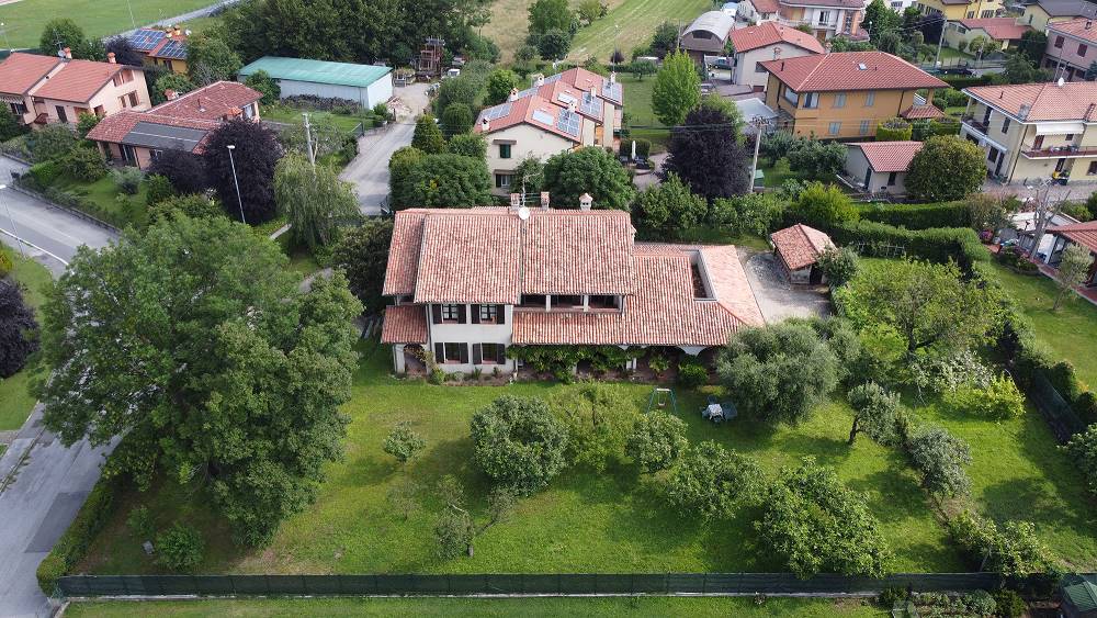Villa abitabile a Cassago Brianza