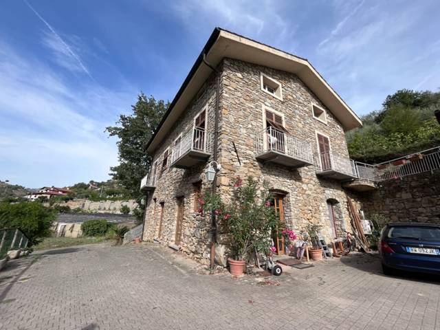 SAN BIAGIO DELLA CIMA, Villa for sale of 350 Sq. mt., Restored, Heating Individual heating system, Energetic class: G, Epi: 190,12 kwh/m2 year, 