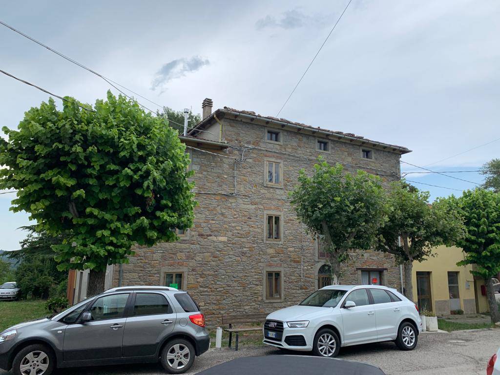 Rustico casale in Piazza del Borgo 8 in zona Piamaggio a Monghidoro