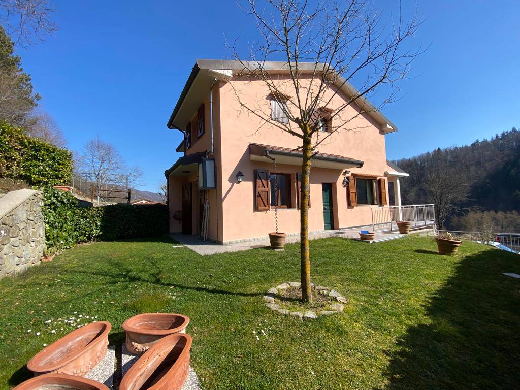 Villa in Via Badia 58 in zona Montepiano a Vernio