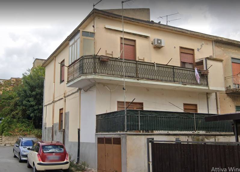 Quadrilocale in v. Carducci 2 in zona Piazza Degli Eroi, Viale della Rinascita, Via Babaurra a San Cataldo