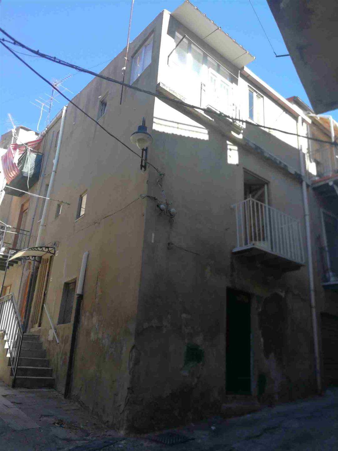 Casa semi indipendente in Via Fasciana 49 in zona Viale Tigli,via Firenze, Zona Mercato a San Cataldo